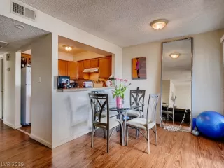 Photo #3: 2080277 Listing 