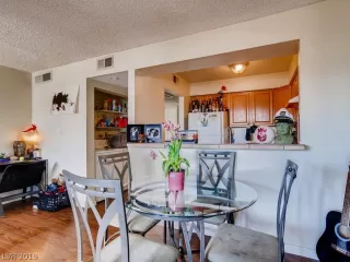 Photo #4: 2080277 Listing 