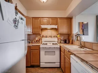 Photo #5: 2080277 Listing 