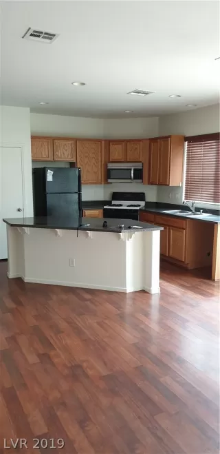 Photo #3: 2080299 Listing 