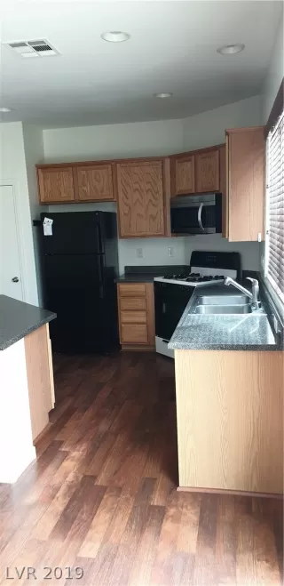 Photo #6: 2080299 Listing 