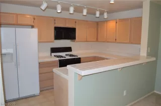 Photo #3: 2080320 Listing