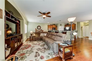 Photo #4: 2080350 Listing