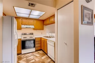 Photo #4: 2080429 Listing