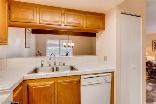 Photo #5: 2080429 Listing