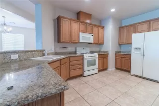 Photo #5: 2080449 Listing 