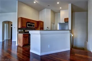 Photo #3: 2080459 Listing