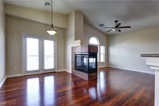 Photo #4: 2080459 Listing