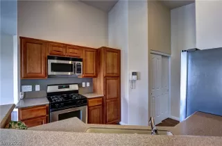 Photo #5: 2080459 Listing