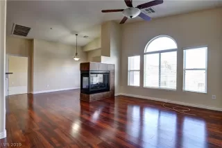 Photo #6: 2080459 Listing