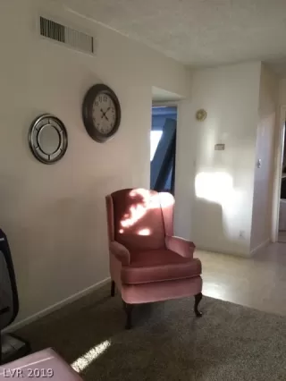 Photo #5: 2080482 Listing