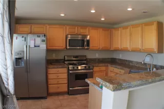 Photo #3: 2080498 Listing