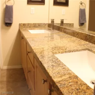 Photo #5: 2080498 Listing