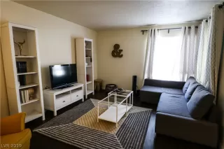 Photo #6: 2080558 Listing 