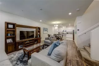 Photo #6: 2080571 Listing