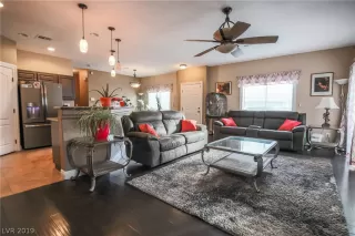 Photo #3: 2080596 Listing