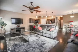 Photo #4: 2080596 Listing