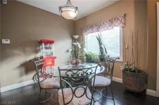 Photo #5: 2080596 Listing