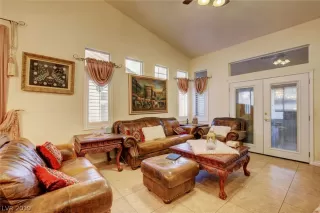 Photo #3: 2080597 Listing