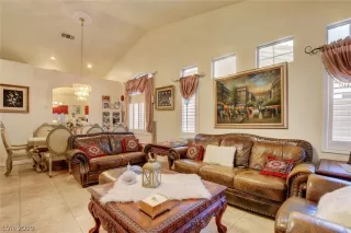 Photo #4: 2080597 Listing