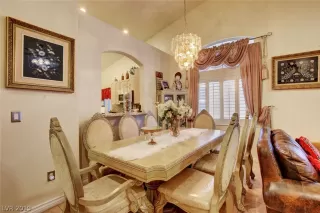 Photo #5: 2080597 Listing