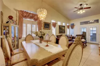 Photo #6: 2080597 Listing