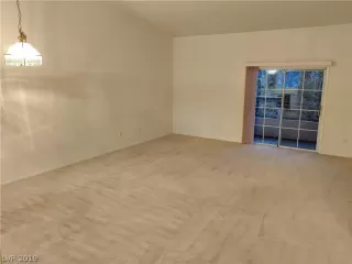 Photo #4: 2080727 Listing