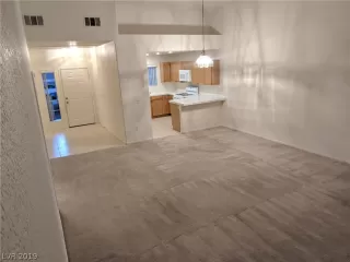 Photo #5: 2080727 Listing