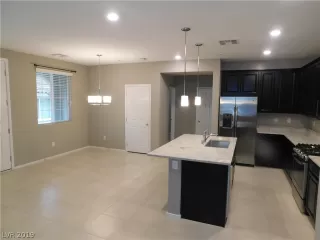 Photo #3: 2080743 Listing