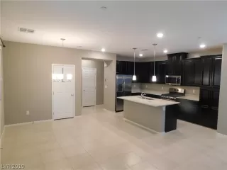 Photo #4: 2080743 Listing