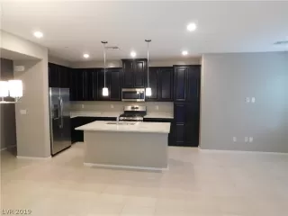 Photo #5: 2080743 Listing