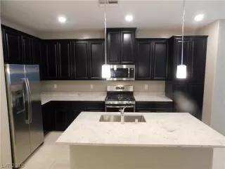 Photo #6: 2080743 Listing