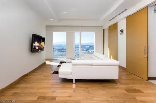 Photo #2: 2080833 Listing