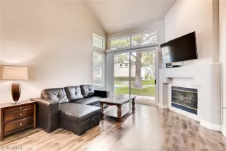 Photo #3: 2080881 Listing