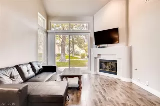 Photo #4: 2080881 Listing