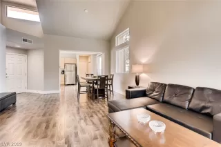 Photo #5: 2080881 Listing