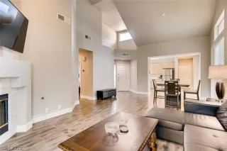 Photo #6: 2080881 Listing