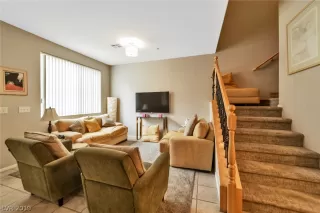 Photo #6: 2080882 Listing