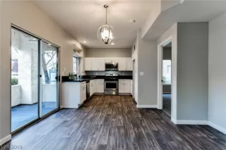 Photo #4: 2080924 Listing