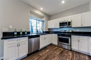 Photo #5: 2080924 Listing