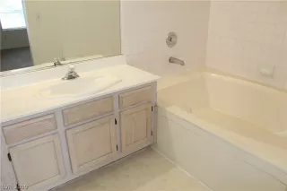 Photo #5: 2080946 Listing 