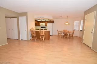 Photo #6: 2080972 Listing 