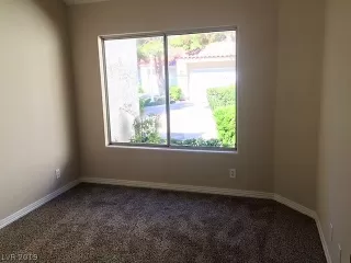 Photo #5: 2080996 Listing