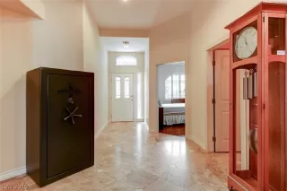 Photo #4: 2081018 Listing 