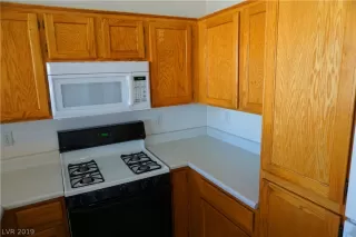 Photo #5: 2081142 Listing