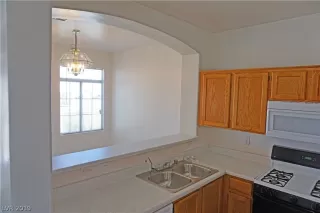 Photo #6: 2081142 Listing