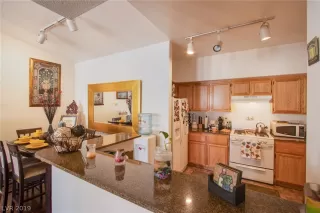 Photo #3: 2081161 Listing