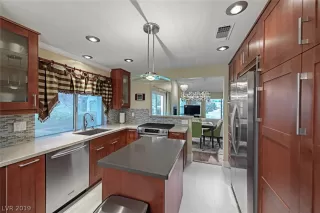 Photo #2: 2081282 Listing