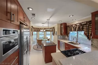 Photo #5: 2081282 Listing