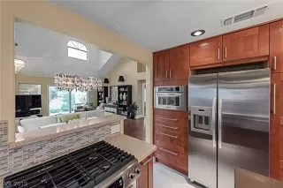 Photo #6: 2081282 Listing